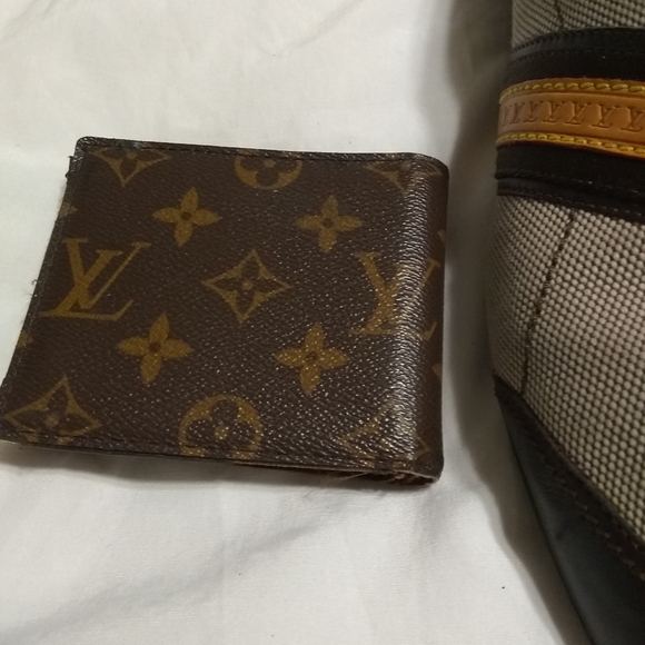 Louis Vuitton shoes and wallet - Picture 5 of 16